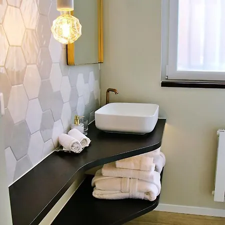 Appartement Luxueux Avec Jacuzzi Privatif Roanne Exterior foto