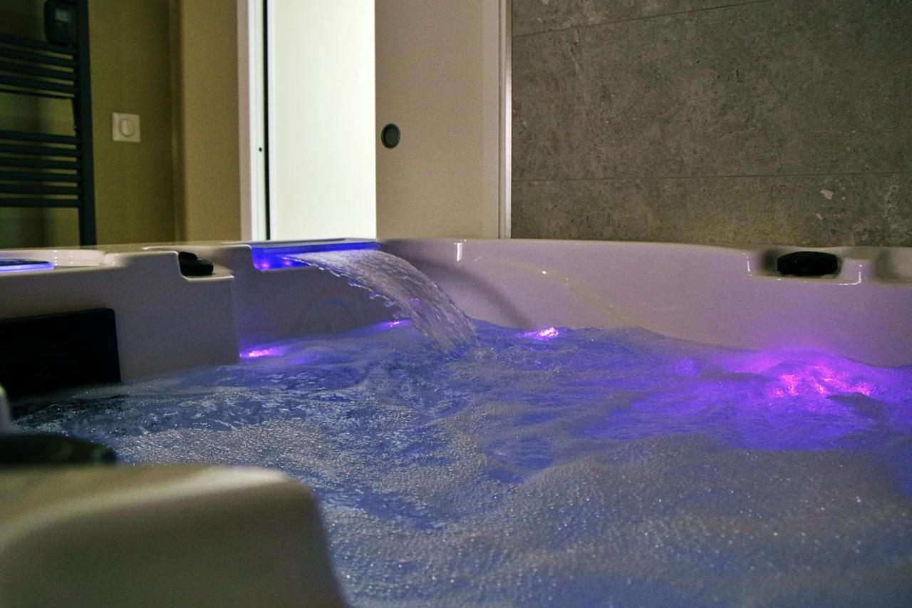 Luxueux Avec Jacuzzi Privatif * Roanne