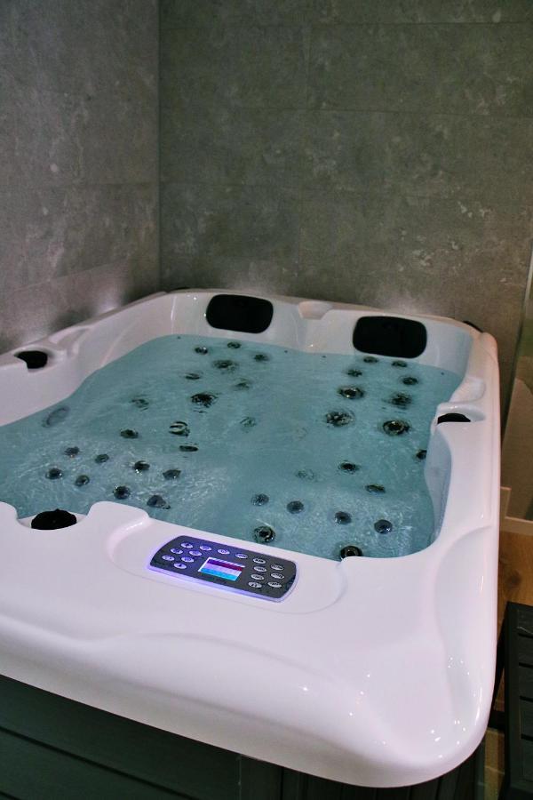 Apartment Luxueux Avec Jacuzzi Privatif Roanne